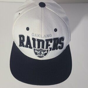 Mitchell & Ness NFL Vintage Collection Oakland Raiders White/Black Snapback Hat